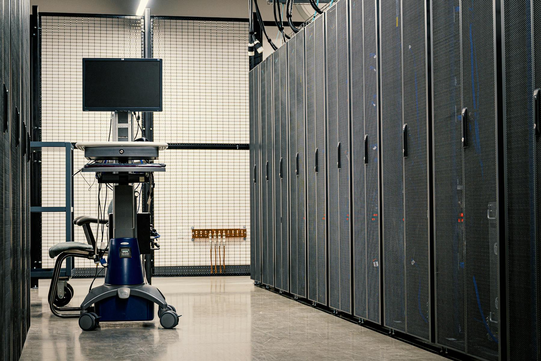 Pasillo de datacenter con racks de servidores